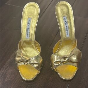 Manolo Blahnik Metallic Gold Bow Slide Sandals